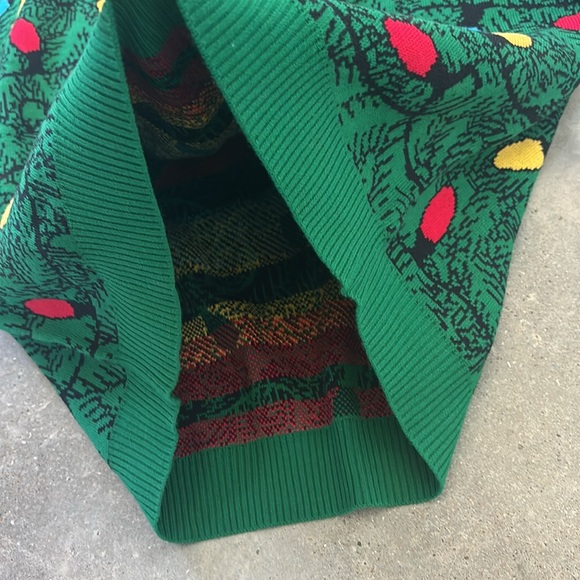 Nice sweater for Christmas time with a nice buddy on your shoulder - Picture 5 of 5